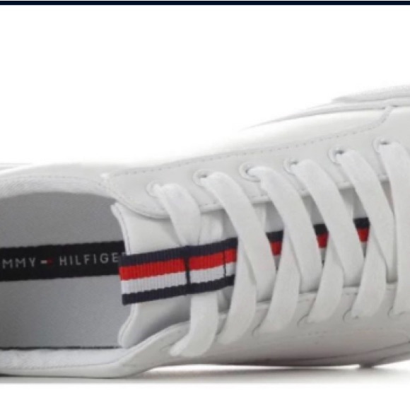 NWOB*** Women's Tommy Hilfiger Lamiss Sneaker, Size 6 - Picture 2 of 4